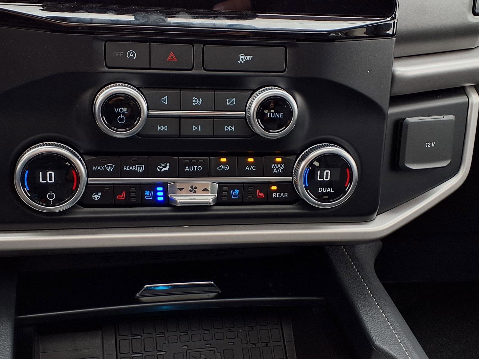 Certified 2024 Ford Expedition XLT image 17