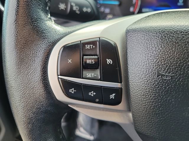 Certified 2022 Ford Explorer XLT w/ Equipment Group 202A image 5
