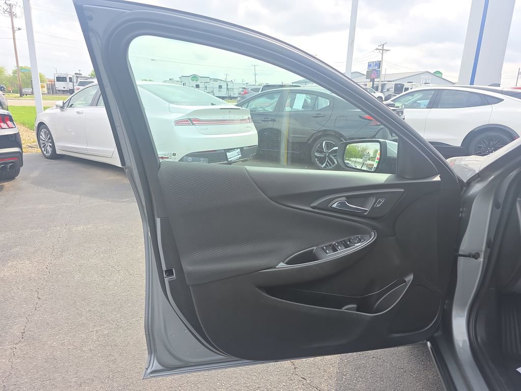 Used 2023 Chevrolet Malibu LT FWD image 13