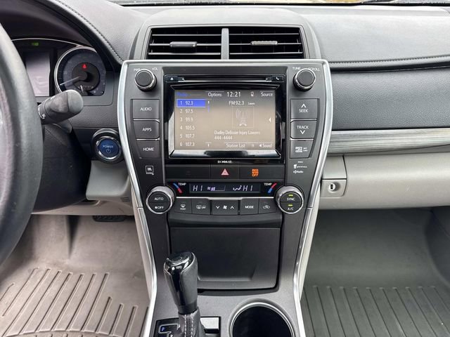 Used 2017 Toyota Camry Hybrid image 25
