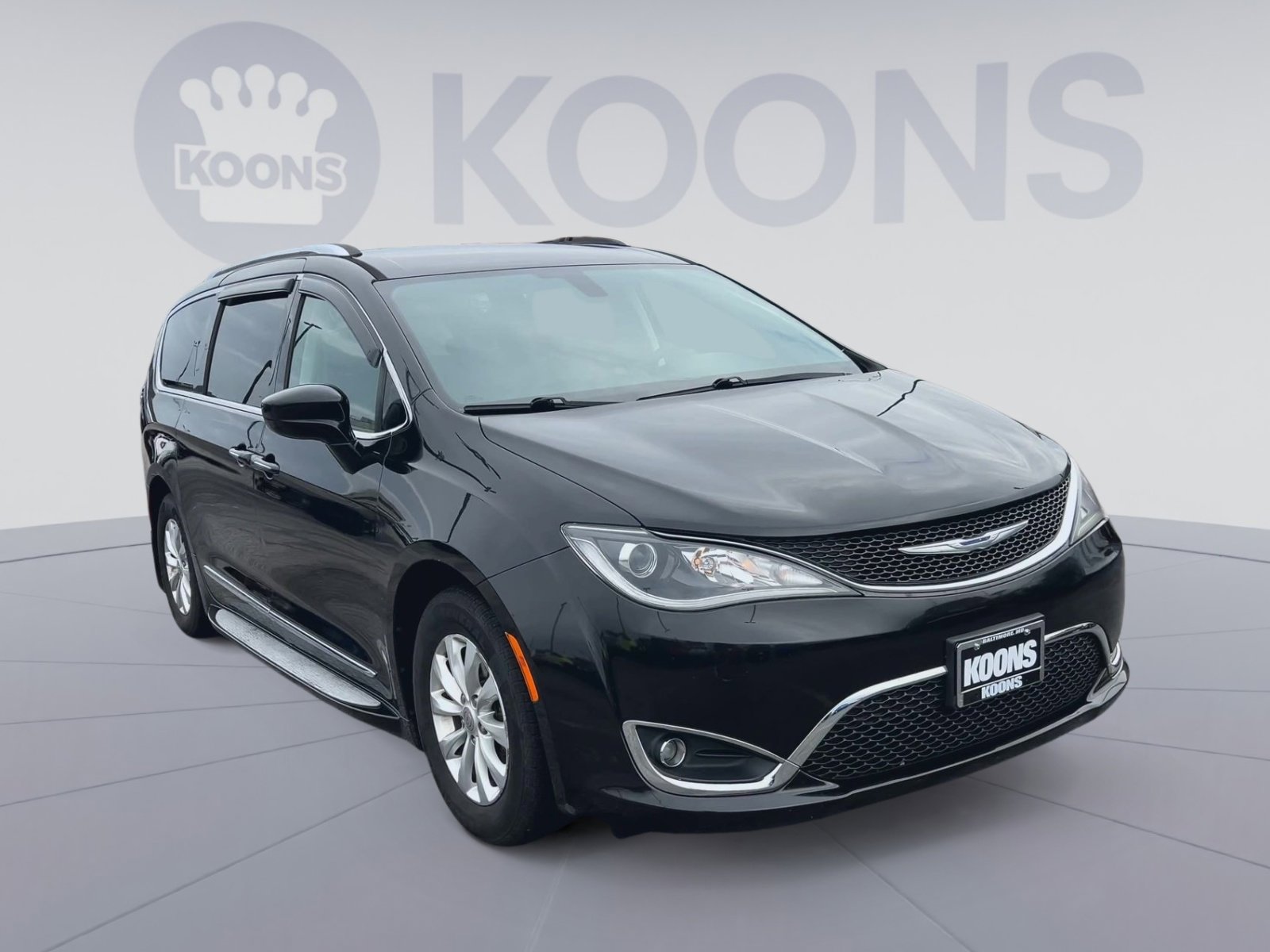 Used 2018 Chrysler Pacifica Touring-L FWD image 4