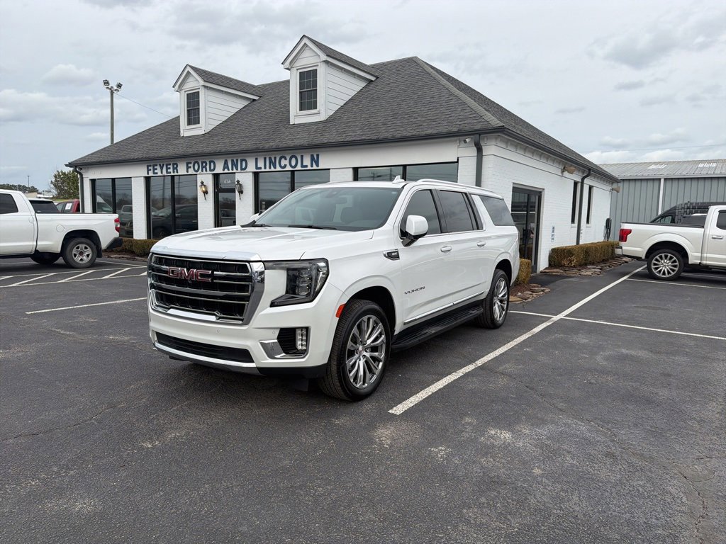 Used 2022 GMC Yukon XL SLT w/ SLT Premium Package image 2