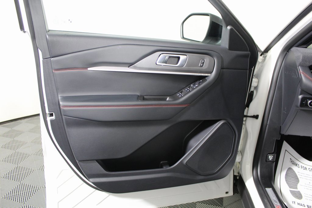 Certified 2025 Ford Explorer ST-Line w/ ST-Line Street Pack image 19