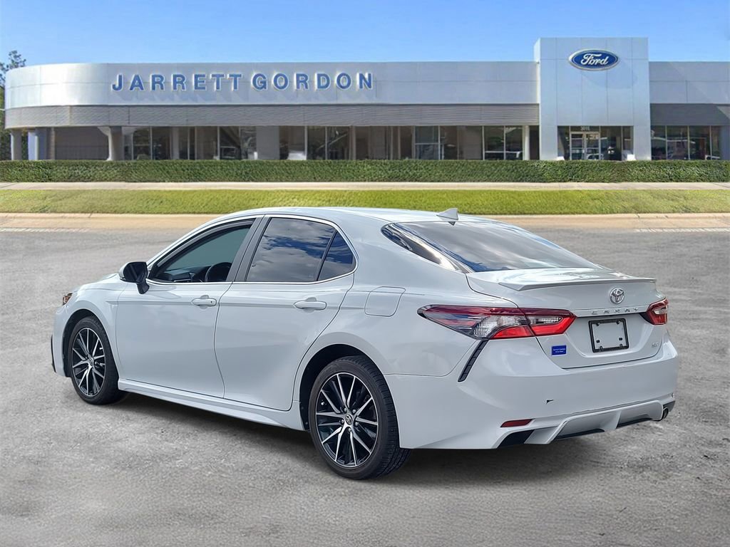 Used 2023 Toyota Camry SE image 3