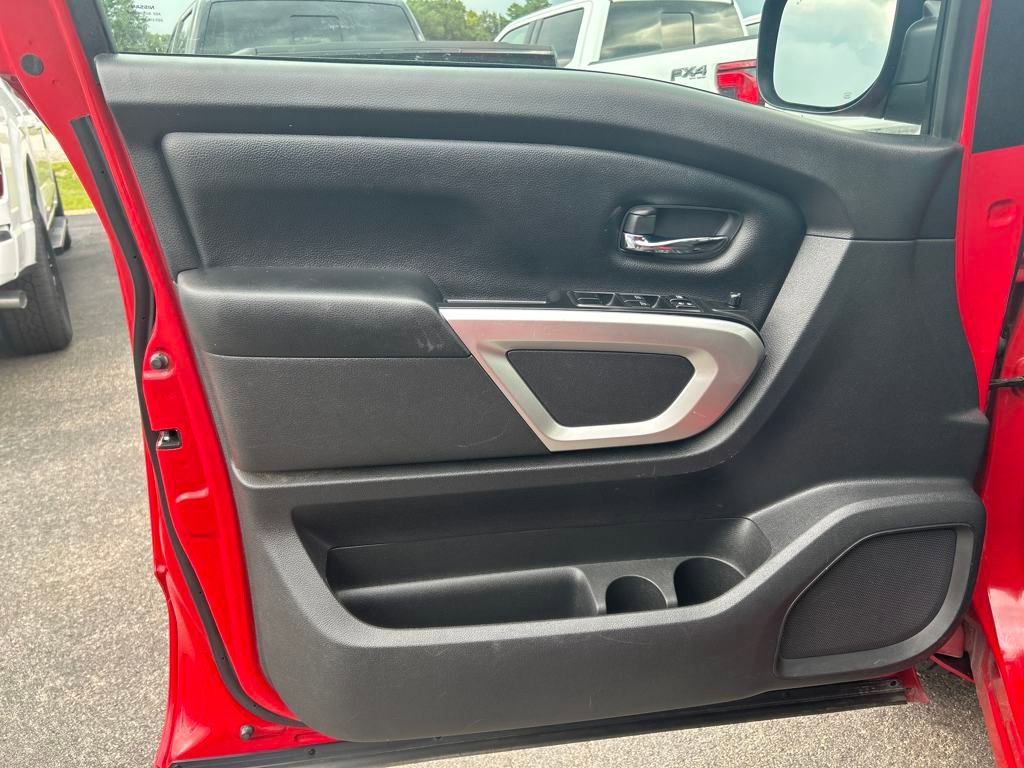 Used 2023 Nissan Titan SV image 21