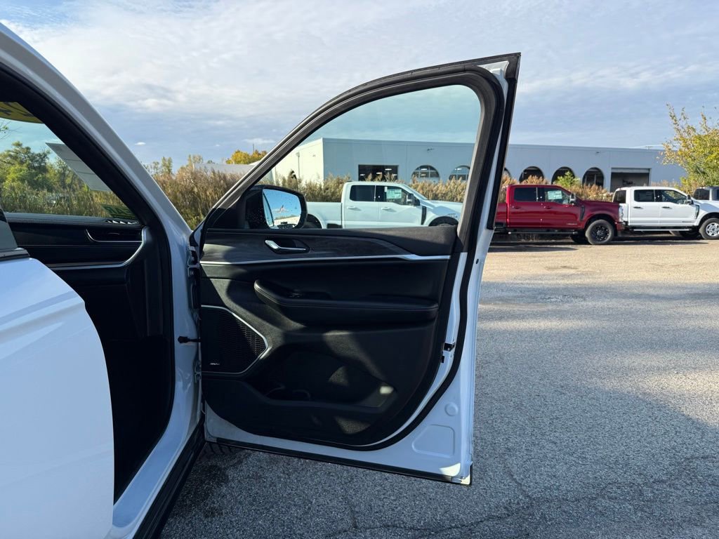 Used 2024 Jeep Grand Cherokee Limited 4xe image 14