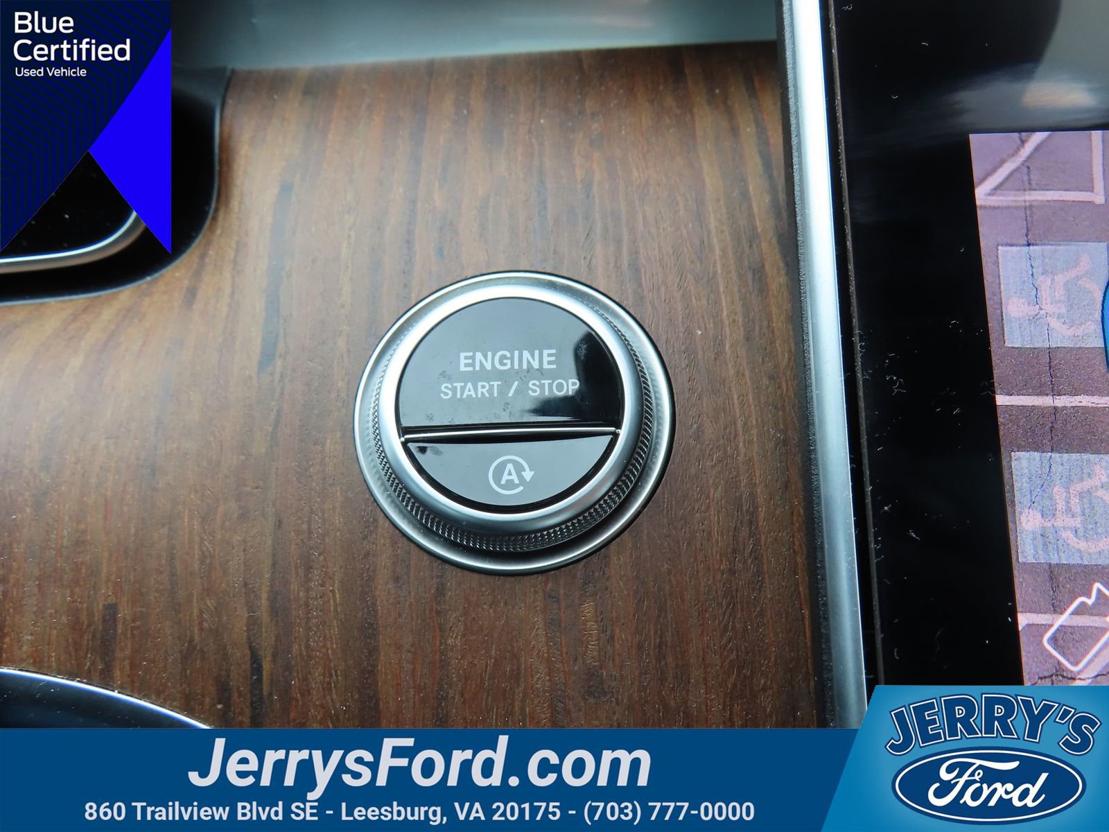 Used 2025 Mercedes-Benz C 300 4MATIC Sedan image 24