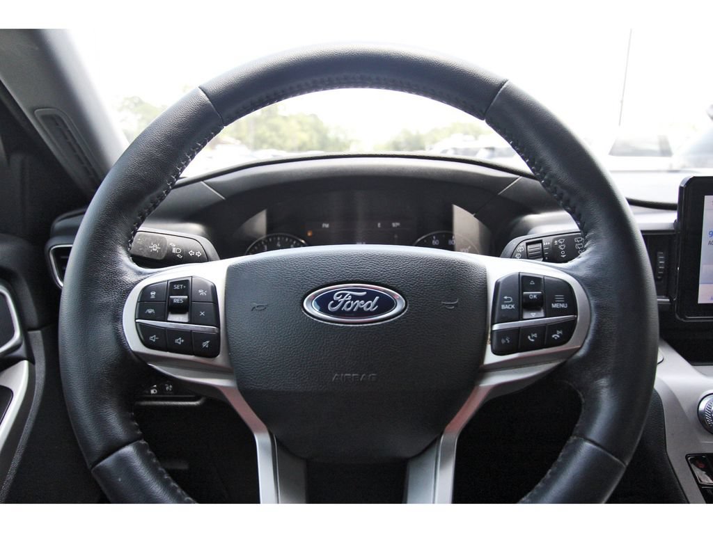 Certified 2023 Ford Explorer XLT w/ Equipment Group 202A RWD image 17