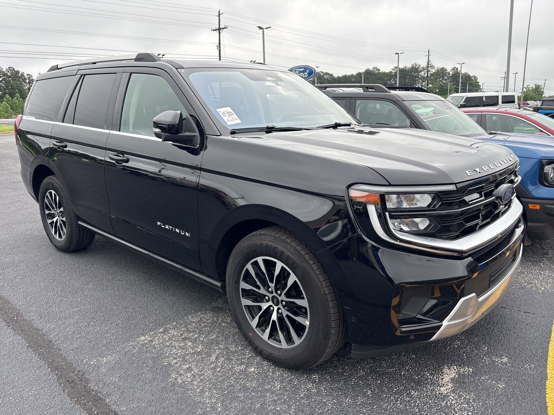 Certified 2025 Ford Expedition Platinum AWD/4WD image 2