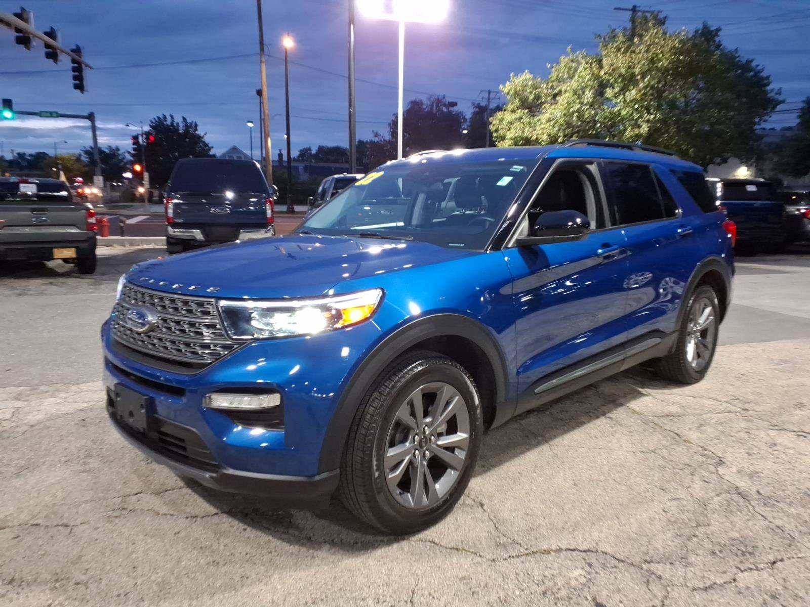 Certified 2022 Ford Explorer XLT w/ Equipment Group 202A AWD/4WD image 7