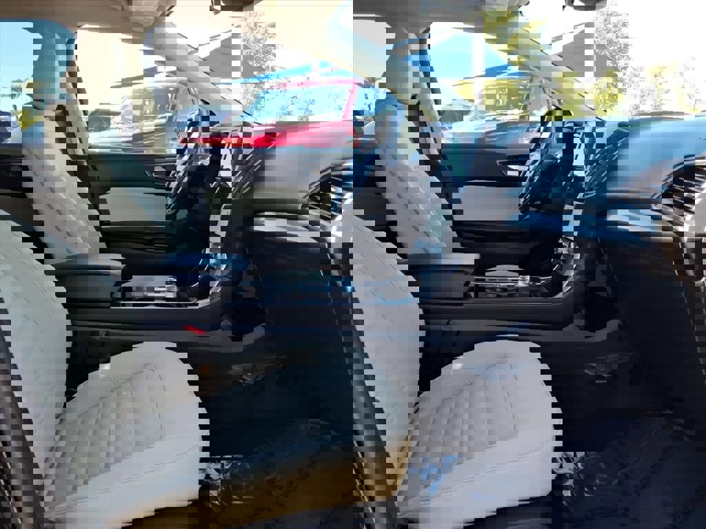 Certified 2024 Ford Edge SE image 11