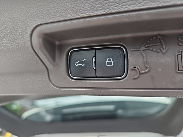 Certified 2020 Ford Explorer Platinum w/ Premium Technology Package AWD/4WD image 16