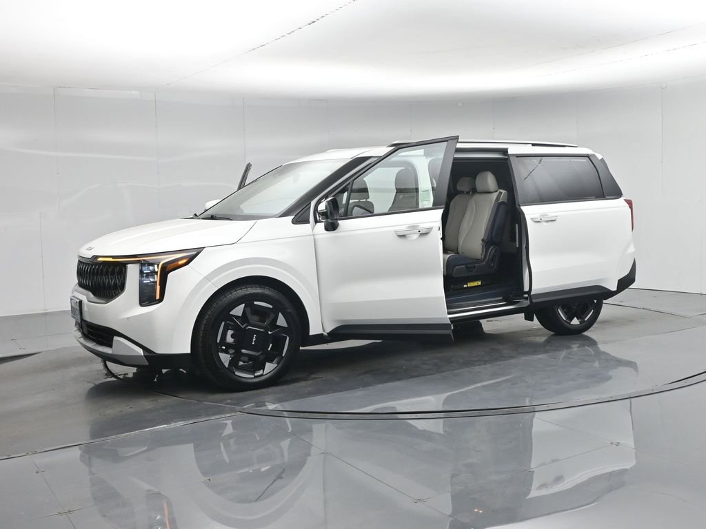 Used 2025 Kia Carnival EX image 6