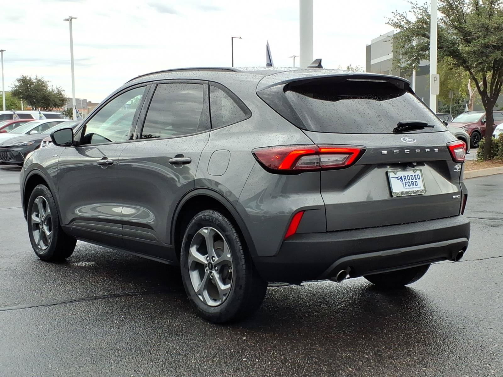Certified 2025 Ford Escape ST-Line Select AWD/4WD image 3