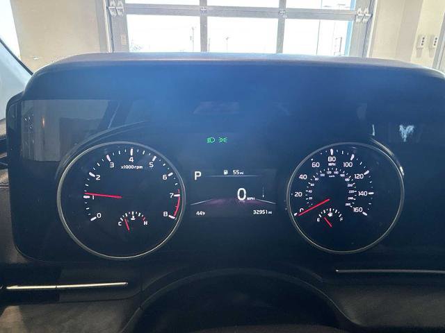 Used 2024 Kia Carnival EX image 10