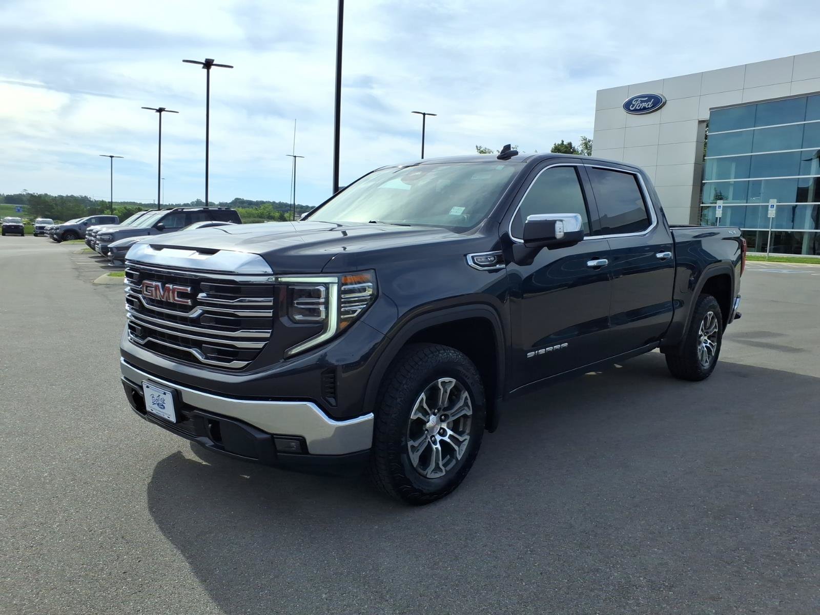 Used 2025 GMC Sierra 1500 SLT AWD/4WD image 7