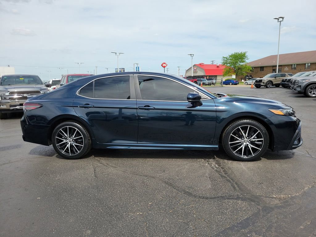 Used 2021 Toyota Camry SE FWD image 6
