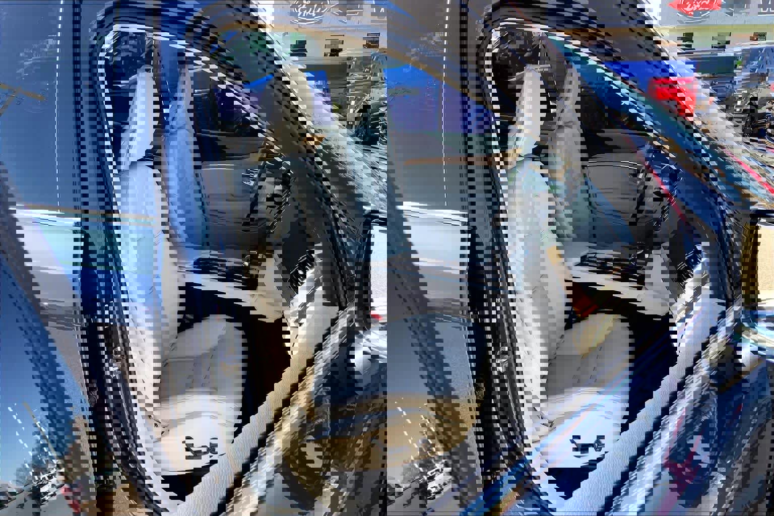 Used 2022 Volvo XC90 T6 Momentum w/ Advanced Package image 11