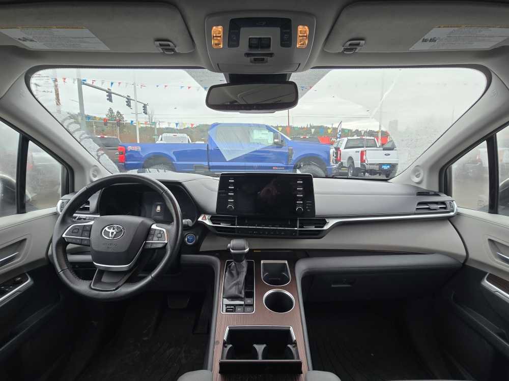 Used 2021 Toyota Sienna XLE image 15
