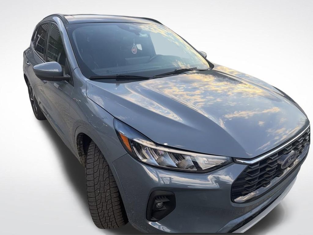 Certified 2023 Ford Escape ST-Line Select w/ Tech Pack #2 AWD/4WD image 3