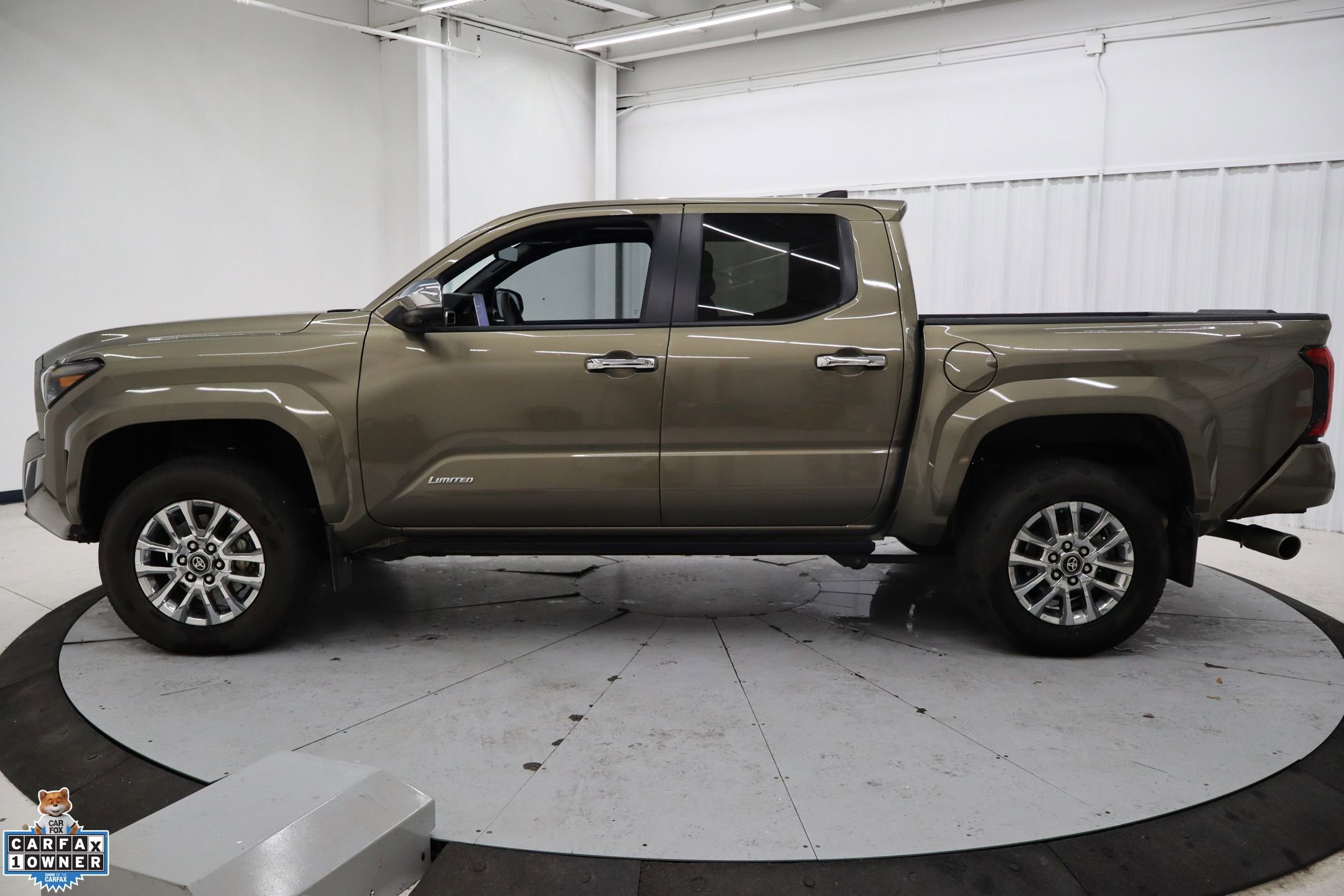 Used 2024 Toyota Tacoma Limited image 6