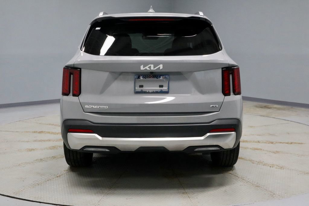 Used 2025 Kia Sorento EX w/ Panoramic Sunroof Package image 4