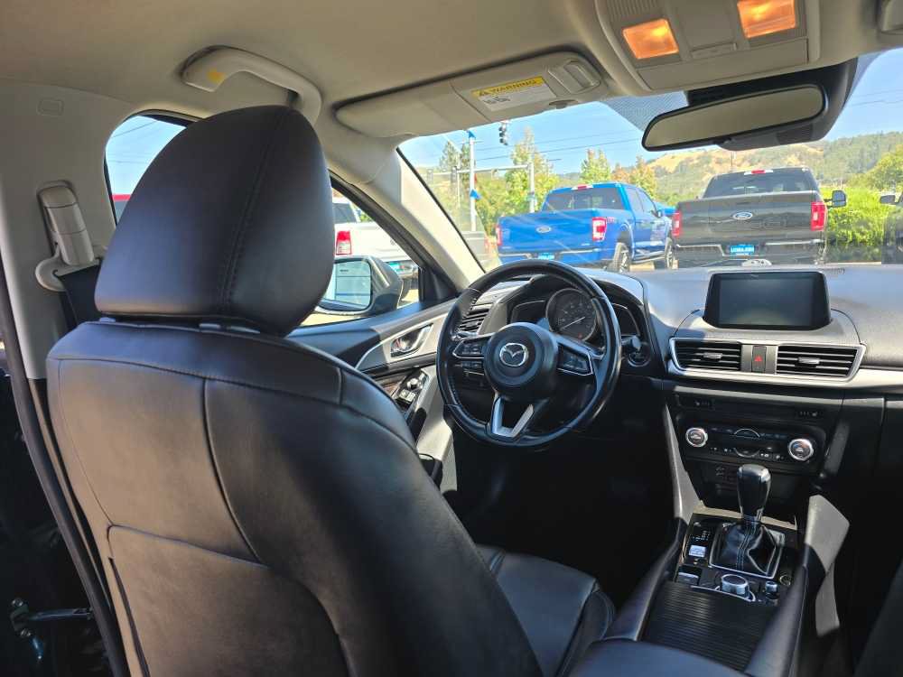 Used 2018 MAZDA MAZDA3 Touring FWD image 10