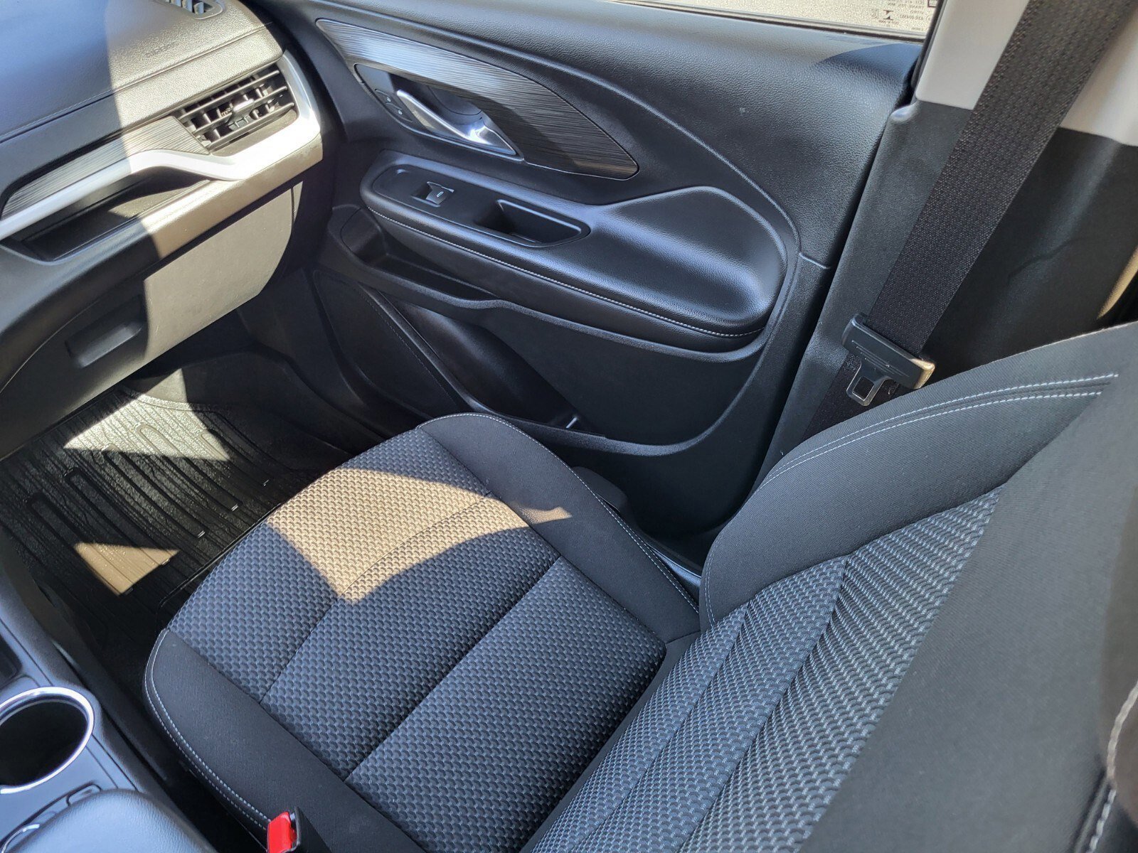 Used 2023 GMC Terrain SLE w/ Driver Convenience Package image 16