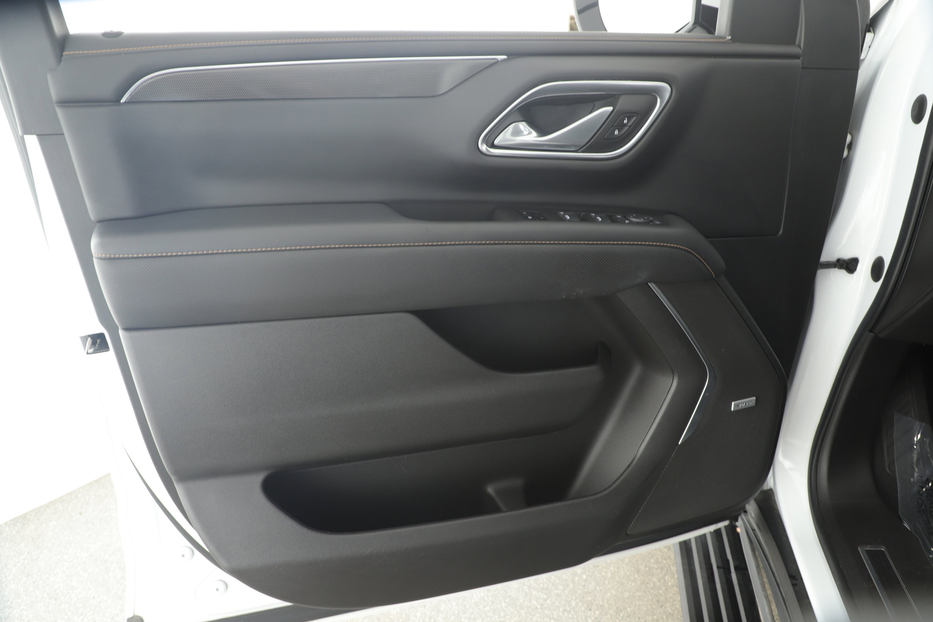 Used 2022 GMC Yukon AT4 w/ Technology Package image 8