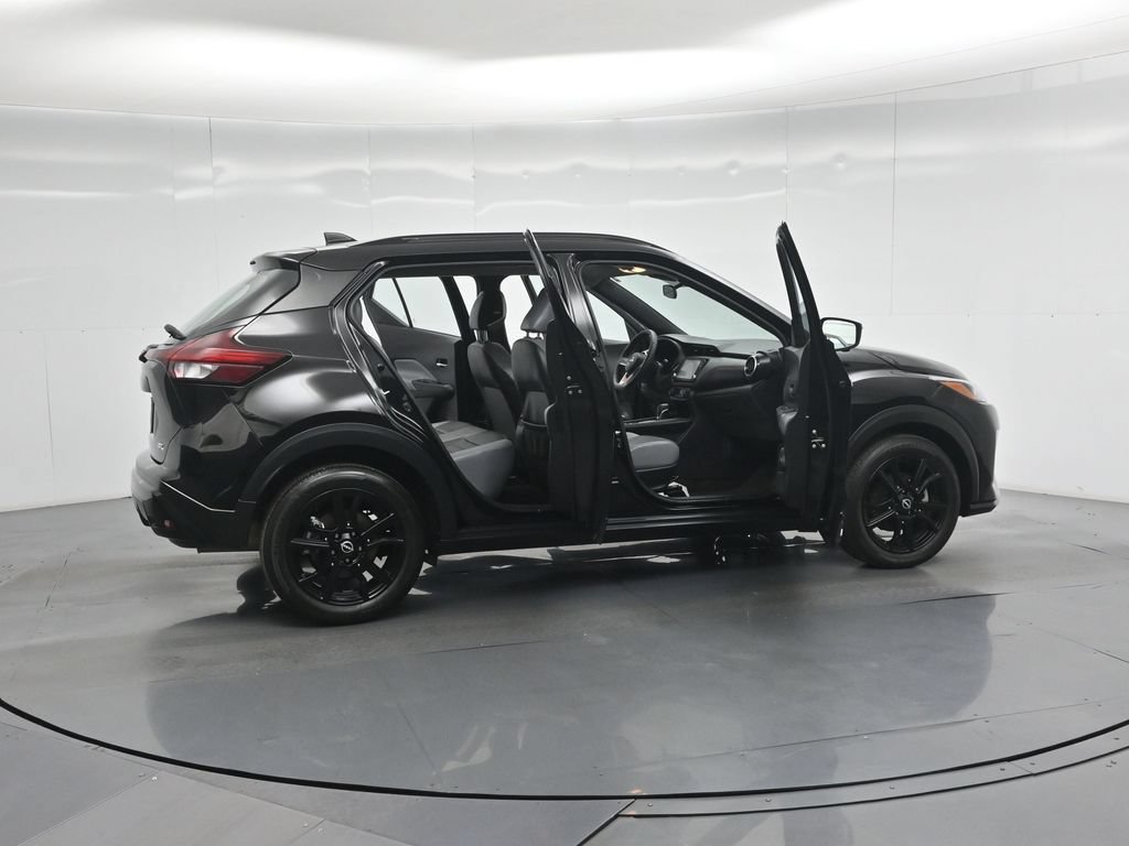 Used 2023 Nissan Kicks SR w/ SR Premium Package FWD image 5