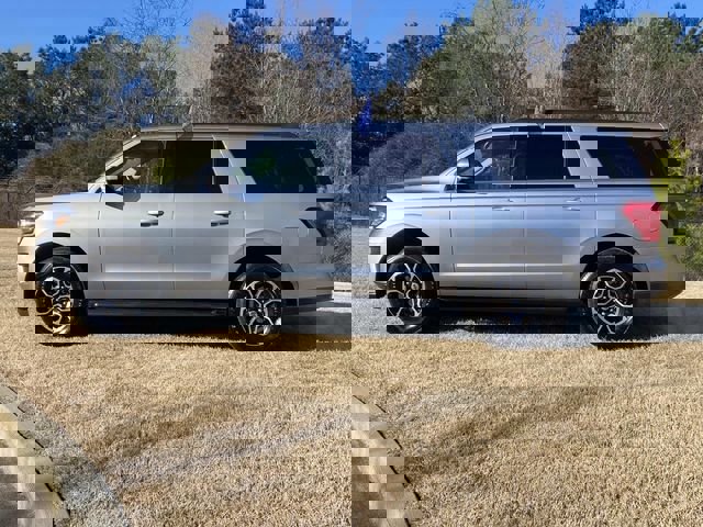 Certified 2024 Ford Expedition Max XLT image 3