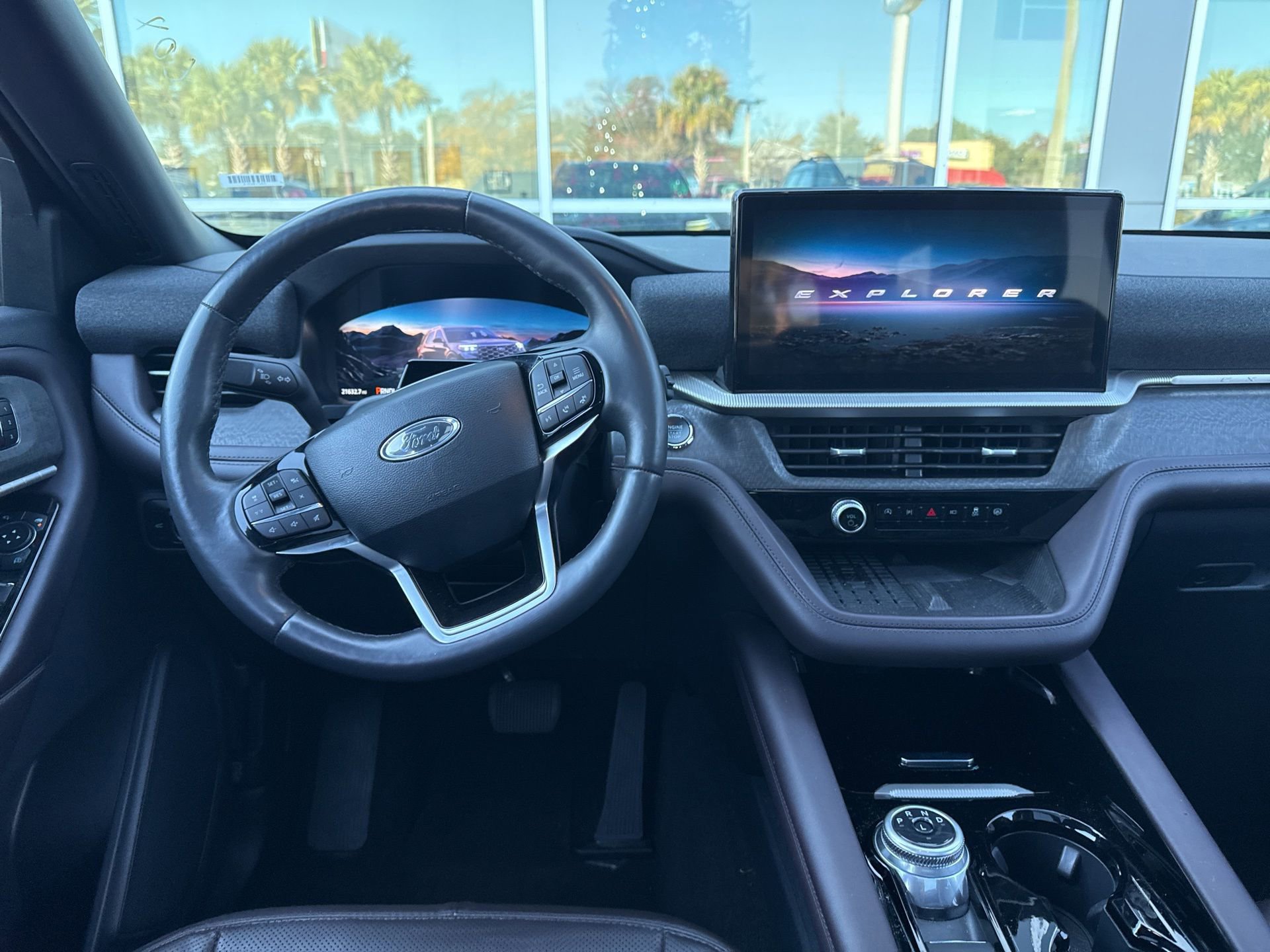 Certified 2025 Ford Explorer Platinum w/ LUX Leather Package image 17