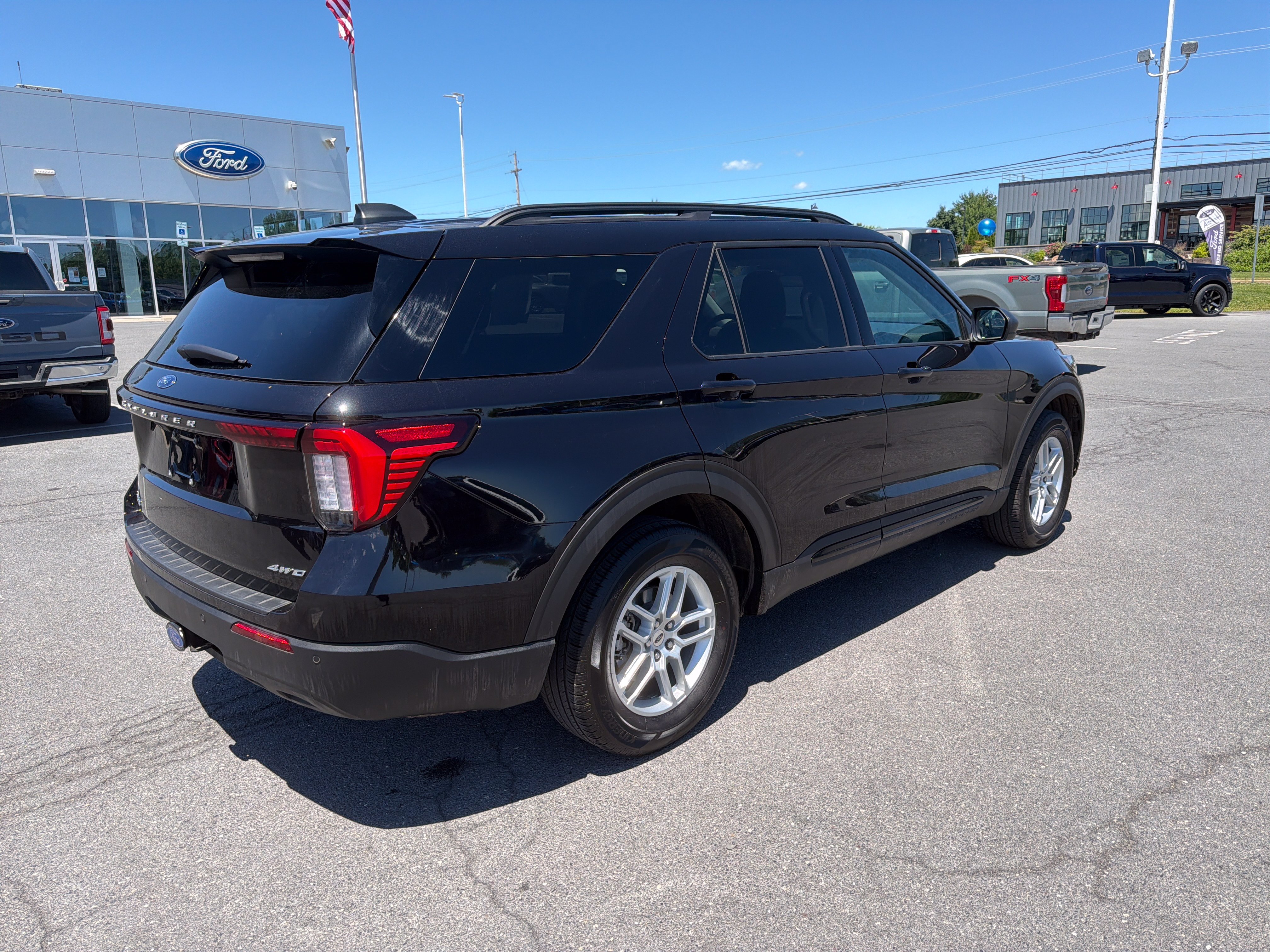 Certified 2026 Ford Explorer Active AWD/4WD video 3