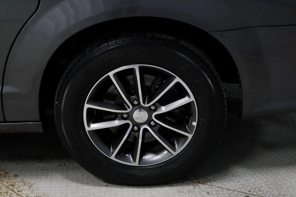 Used 2017 Dodge Grand Caravan SXT image 19