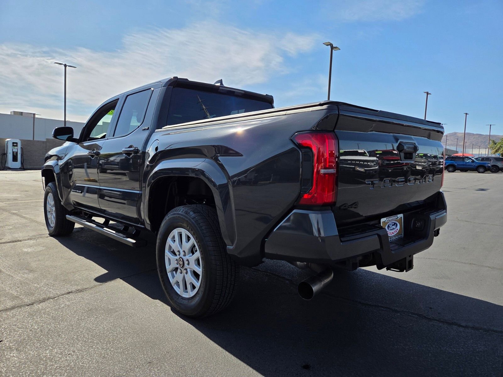 Used 2025 Toyota Tacoma SR5 AWD/4WD image 4