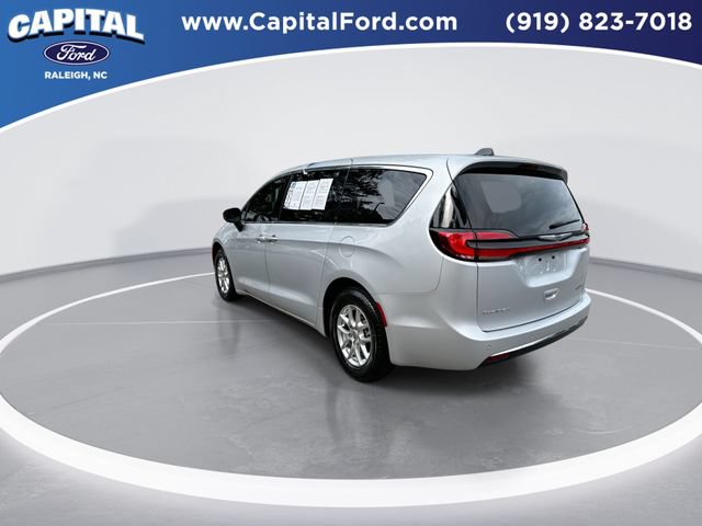 Used 2024 Chrysler Pacifica Touring-L FWD image 6