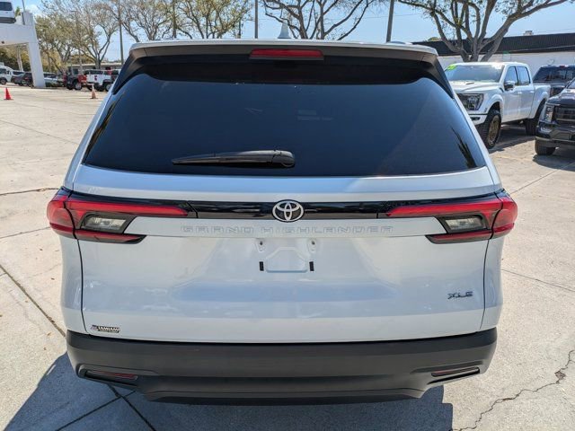 Used 2024 Toyota Grand Highlander Limited image 3