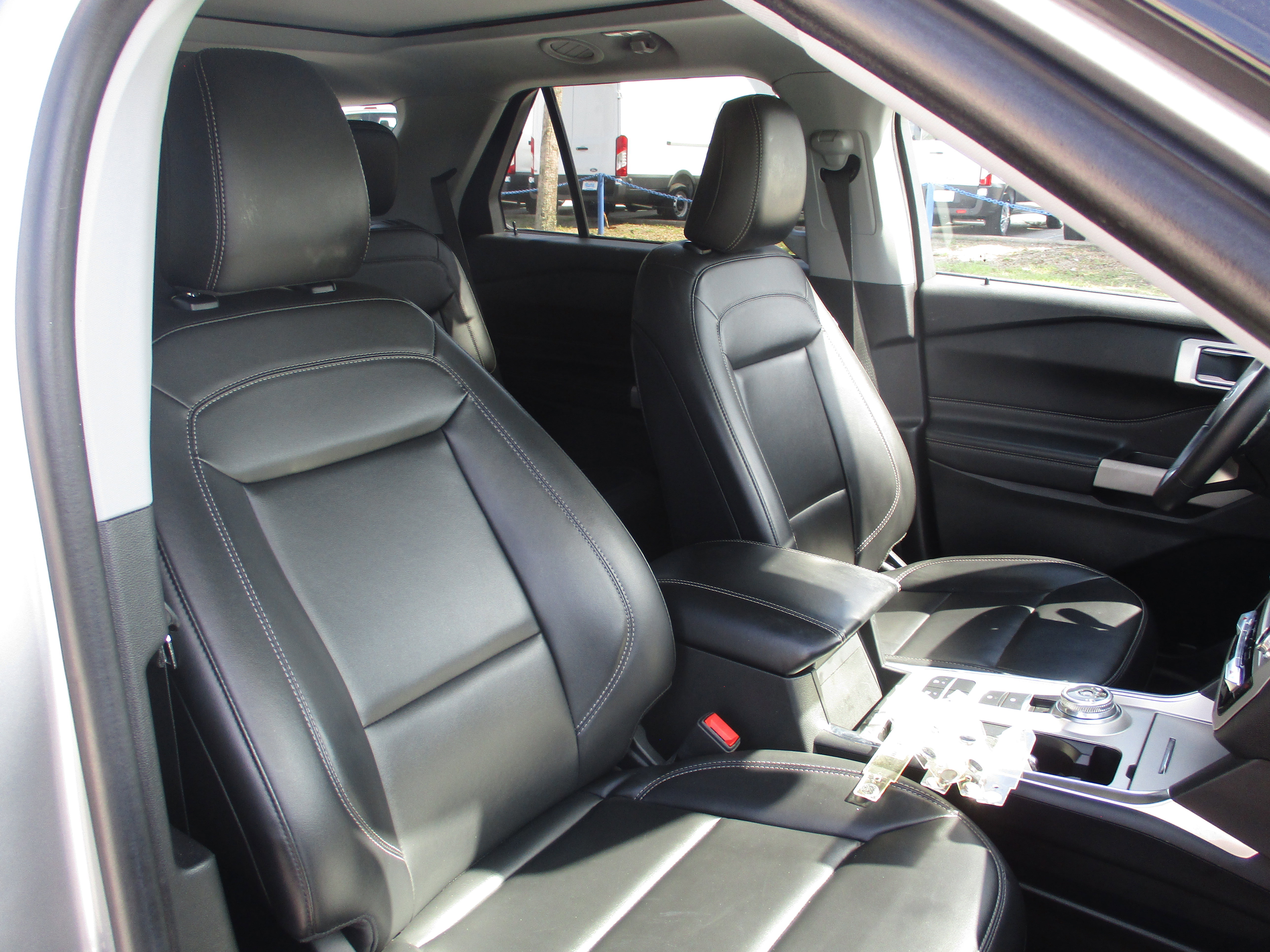 Certified 2022 Ford Explorer XLT w/ Equipment Group 202A image 13