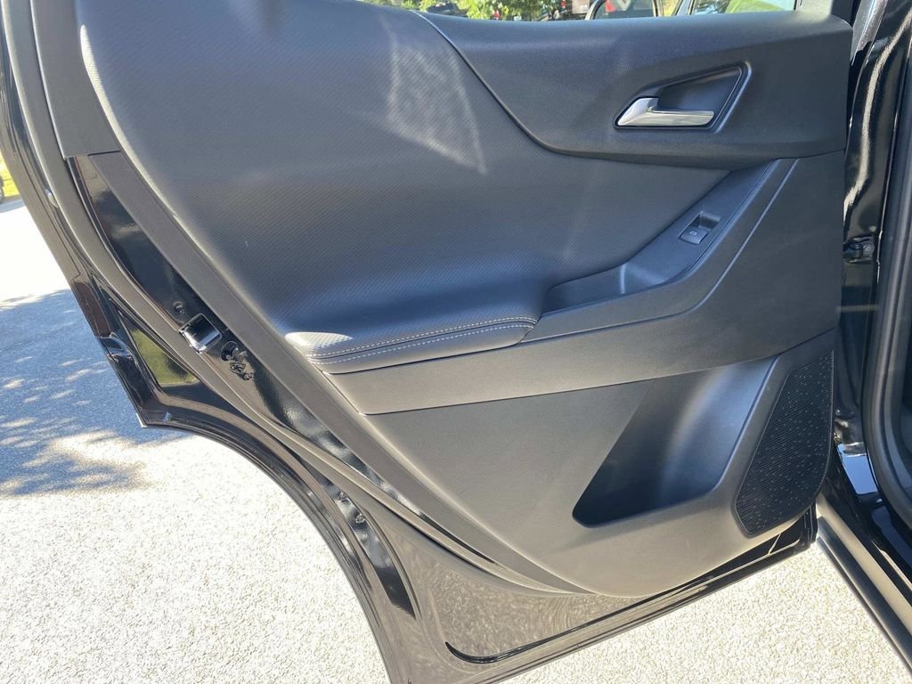 Used 2025 Chevrolet Equinox LT w/ Convenience Package II FWD image 13