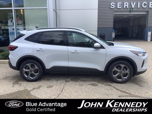 Certified 2025 Ford Escape ST-Line Select AWD/4WD image 2