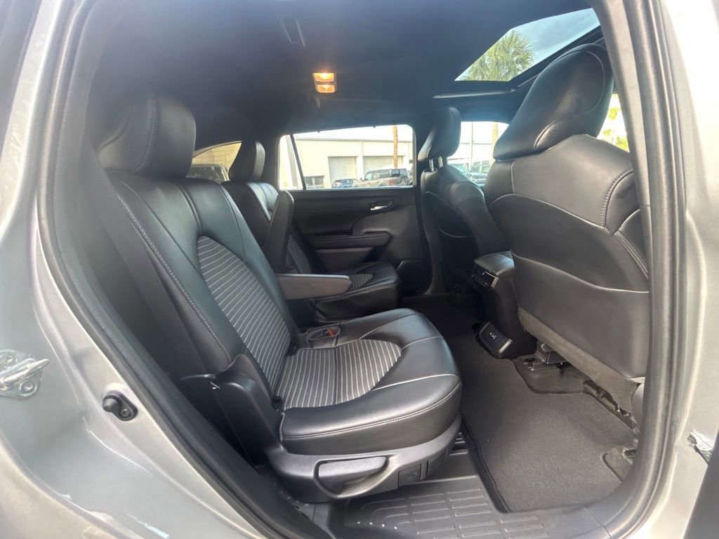 Used 2022 Toyota Highlander XSE image 35