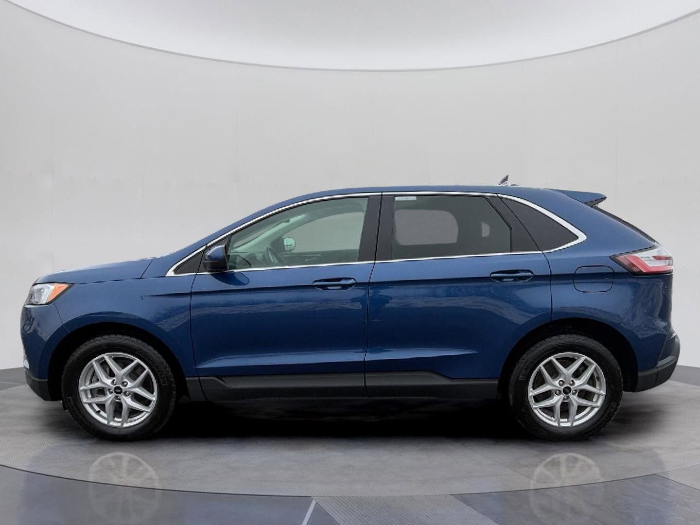 Certified 2023 Ford Edge SEL w/ Convenience Package AWD/4WD image 2