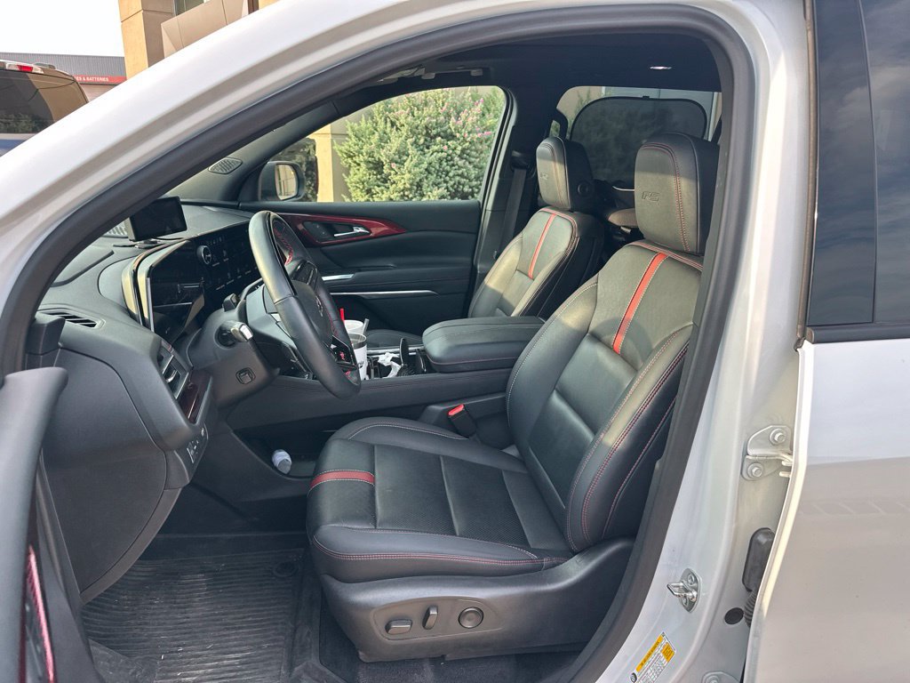 Used 2025 Chevrolet Traverse RS w/ LPO, Floor Liner Package FWD image 5