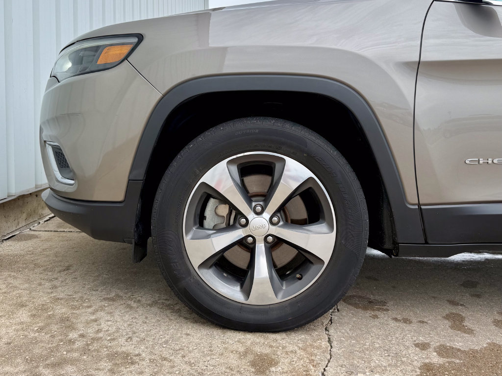 Used 2019 Jeep Cherokee Limited AWD/4WD image 38
