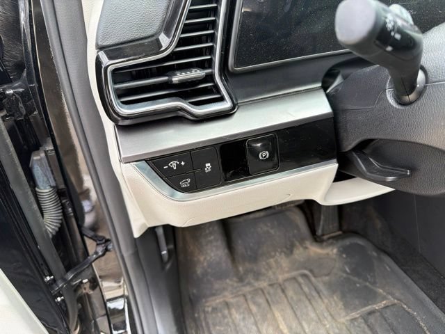 Used 2025 Kia Sportage EX w/ Premium Package FWD image 29