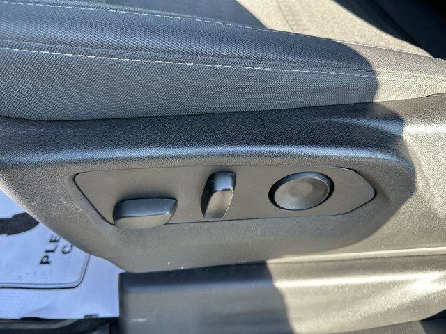 Used 2025 Chevrolet Silverado 1500 LT image 13