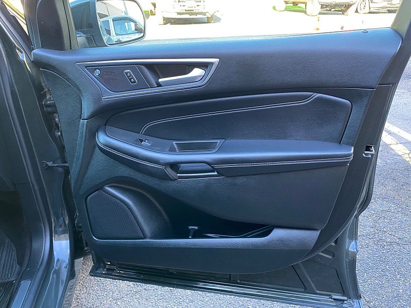 Certified 2023 Ford Edge Titanium AWD/4WD image 32