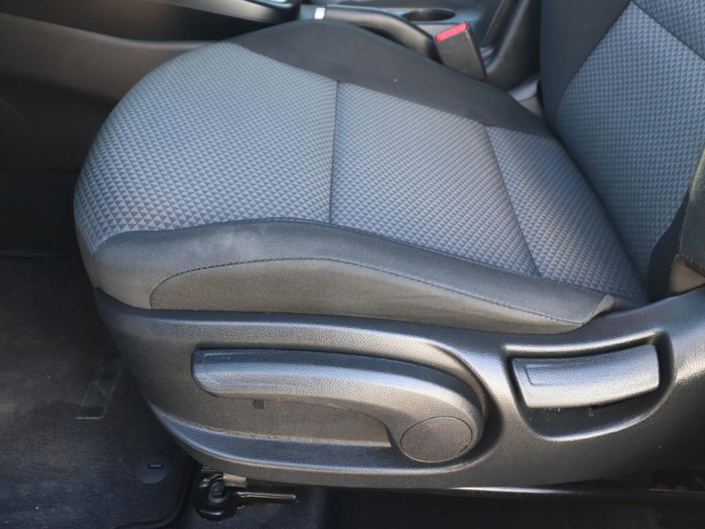 Used 2025 Kia Soul LX w/ LX Technology Package image 16