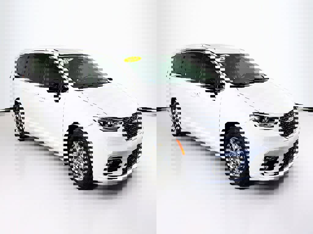 Used 2024 Chrysler Pacifica Touring-L image 24