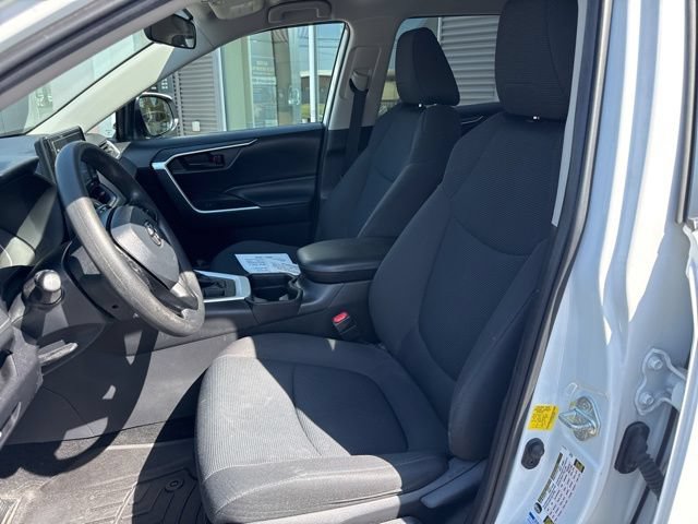 Used 2021 Toyota RAV4 LE AWD/4WD image 11